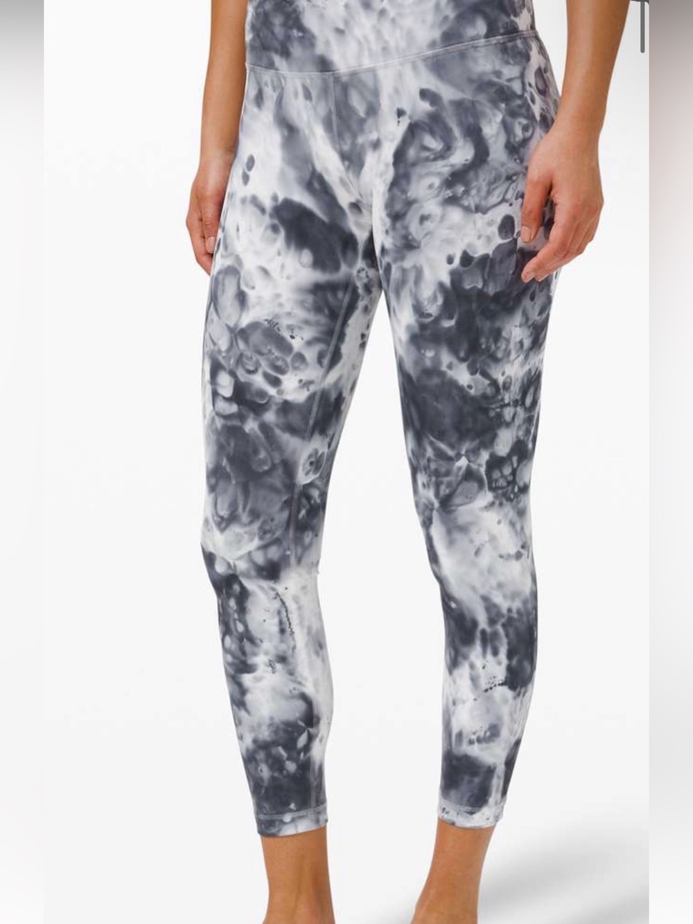 Lululemon Wunder Under High-Rise Tight 25" luxtreme, size 8 Marble Dye navy